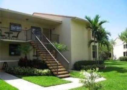 2 Bedrooms, Villas at Meadow Lakes Rental in Miami, FL for $2,100 - Photo 1