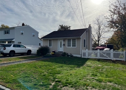 2 Bedrooms, West Babylon Rental in Long Island, NY for $2,500 - Photo 1