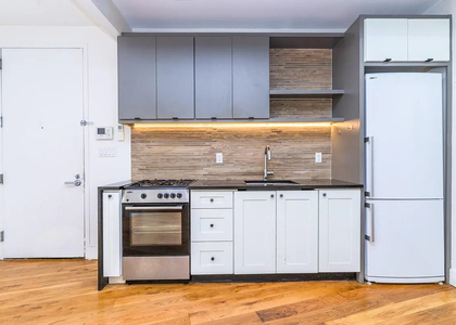 87 Montrose - Photo 1