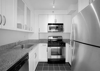 2 Bedrooms, Hell's Kitchen Rental in NYC for $5,295 - Photo 1