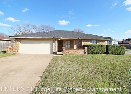 3 Bedrooms, Village of Fairfield Rental in Dallas for $1,895 - Photo 1