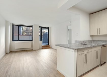 2 Bedrooms, Hell's Kitchen Rental in NYC for $5,595 - Photo 1