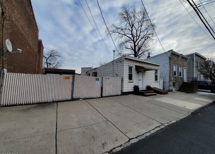 2 Bedrooms, Upper Roseville Rental in NYC for $2,500 - Photo 1