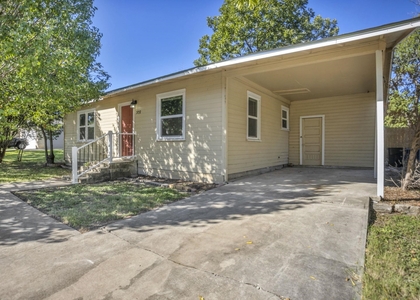 3 Bedrooms, Lampasas Rental in Killeen-Temple-Fort Hood, TX for $1,500 - Photo 1