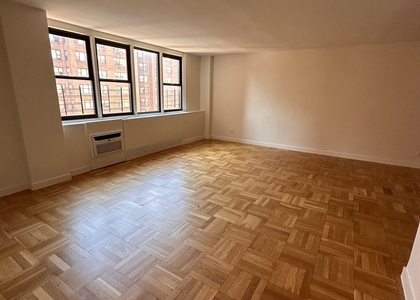 2 Bedrooms, Yorkville Rental in NYC for $6,300 - Photo 1