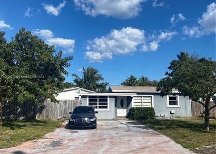 2 Bedrooms, Collier Manor Rental in Miami, FL for $2,500 - Photo 1