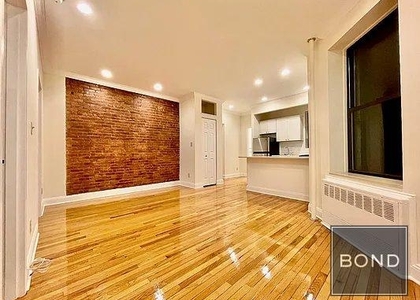 2 Bedrooms, Hell's Kitchen Rental in NYC for $3,550 - Photo 1
