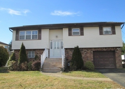 2 Bedrooms, Lindenhurst Rental in Long Island, NY for $2,700 - Photo 1