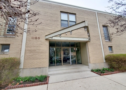 1100 W Cornelia Avenue - Photo 1