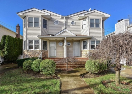 2 Bedrooms, Manorhaven Rental in Long Island, NY for $4,000 - Photo 1