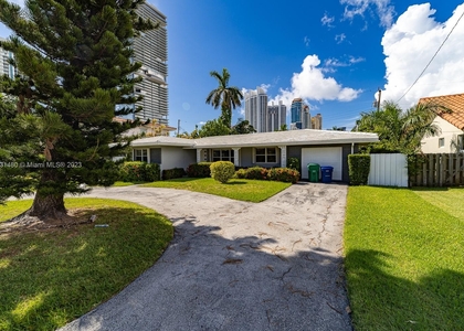 3 Bedrooms, Golden Shores Ocean Boulevard Estates Rental in Miami, FL for $6,000 - Photo 1
