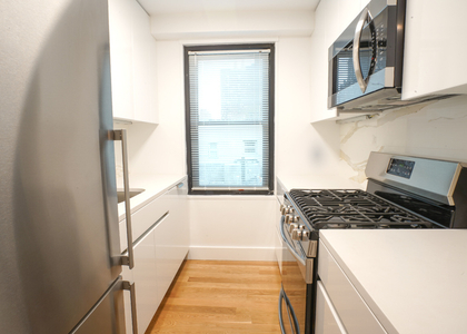 2 Bedrooms, Hell's Kitchen Rental in NYC for $6,350 - Photo 1