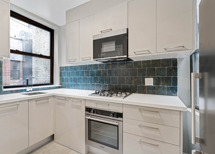 2 Bedrooms, Hell's Kitchen Rental in NYC for $3,750 - Photo 1