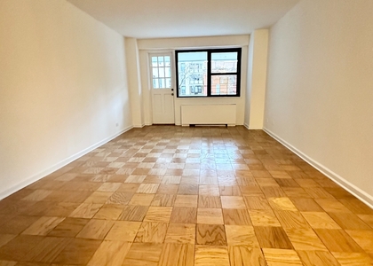 2 Bedrooms, Yorkville Rental in NYC for $6,804 - Photo 1