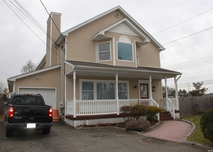 3 Bedrooms, East Northport Rental in Long Island, NY for $3,500 - Photo 1