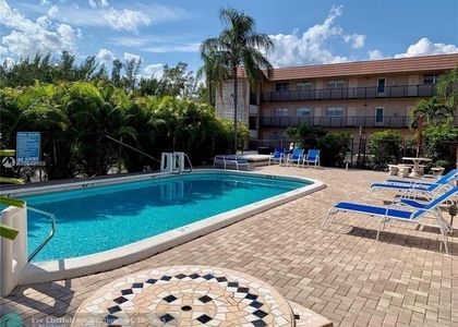 2 Bedrooms, Crystal Lake Rental in Miami, FL for $1,800 - Photo 1