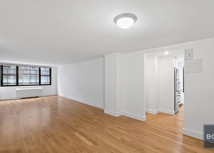 2 Bedrooms, Hell's Kitchen Rental in NYC for $6,350 - Photo 1