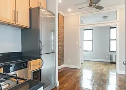 2 Bedrooms, Hell's Kitchen Rental in NYC for $4,395 - Photo 1