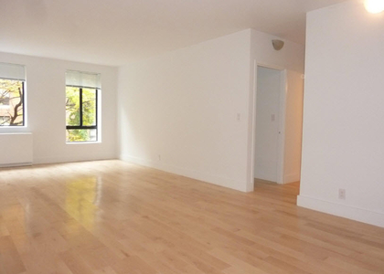 2 Bedrooms, Hell's Kitchen Rental in NYC for $5,631 - Photo 1