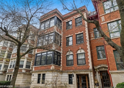 440 W Oakdale Avenue - Photo 1