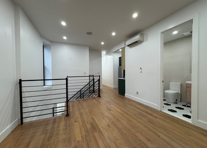 1027 Putnam - Photo 1
