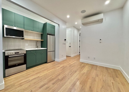 1027 Putnam - Photo 1