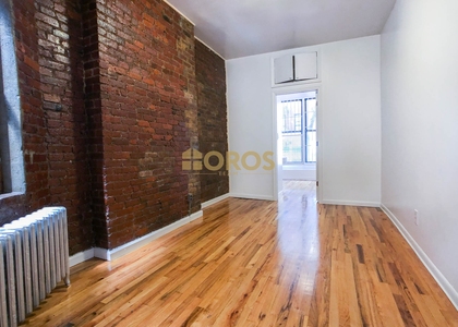 Clinton Street - Photo 1