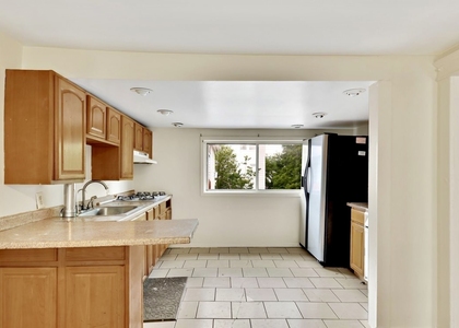 2011 Gildersleeve Avenue - Photo 1