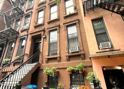 3 Bed / 1 Bath - East 107th St - Photo 1