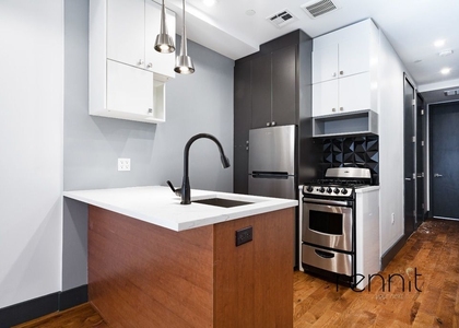 174 Knickerbocker Avenue, Broo - Photo 1