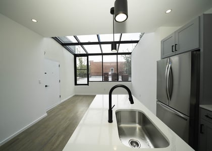 20-01 Steinway Street - Photo 1