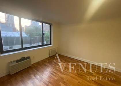 York Avenue - Photo 1