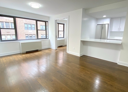 East 55h Street - Photo 1