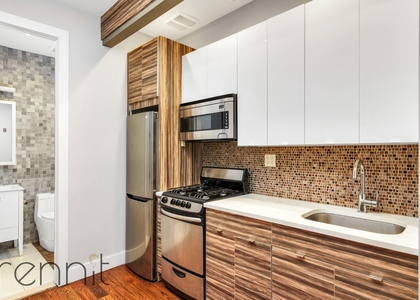 377 Onderdonk Avenue, Ridgewoo - Photo 1