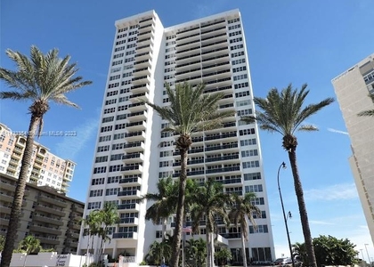 3140 S Ocean Dr - Photo 1