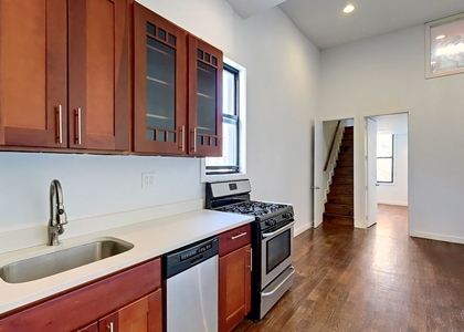 Franklin Avenue - Photo 1