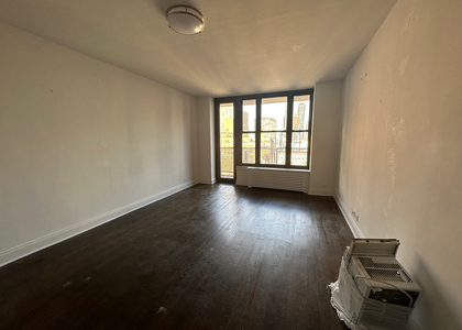 165 East 35th Street - Photo 1