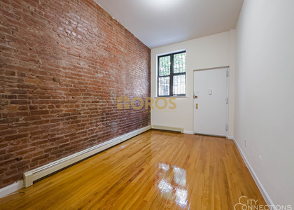 E 7th St - Photo 1