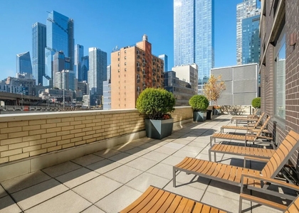 West 42nd Street - Photo 1