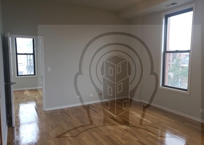 W Roscoe - Photo 1