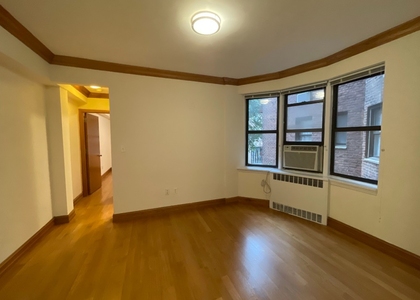 York Avenue - Photo 1