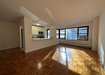 East 55th Street - Photo 1