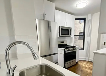 25 West 68th Street - Photo 1