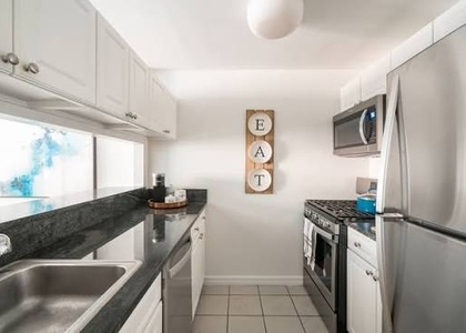 West 48th Street - Photo 1