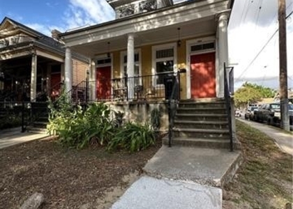 3301 Banks Street - Photo 1