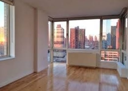 W 37th - Photo 1