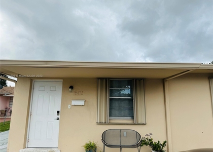 612 Nw 43rd - Photo 1