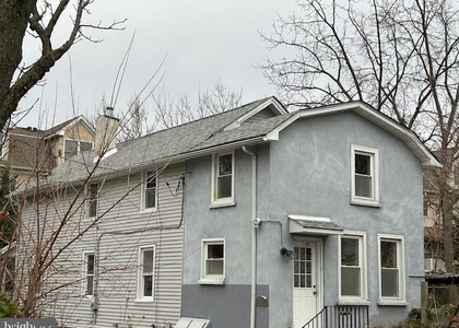 212 Greenfield Ave - Photo 1