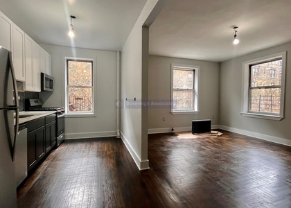 106 Pinehurst Avenue - Photo 1