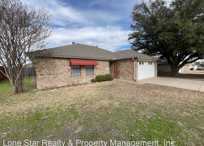 1409 Waterford Dr - Photo 1